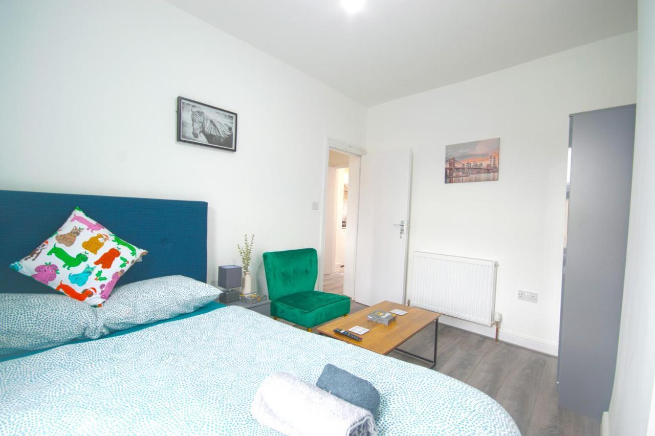 Cosy Family Home W/Wi-Fi, Parking, Self Check-In London Exterior photo